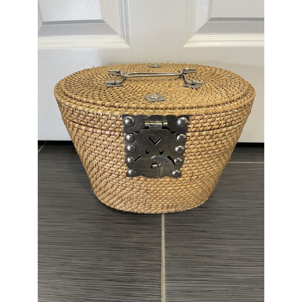 Vintage Chinese Wicker Tea Basket With Tea Pot and Tea Cups- 4 Pieces - Picture 6 of 10